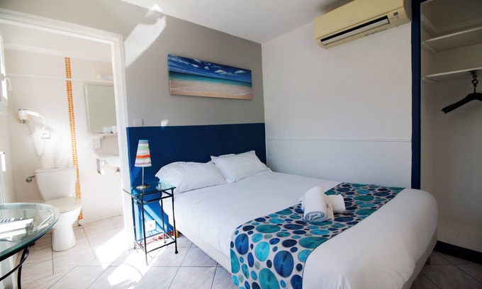 Six-Fours-les-Plages Hotel | Your Home Away from Home in Six Fours! Pet-friendly Property!