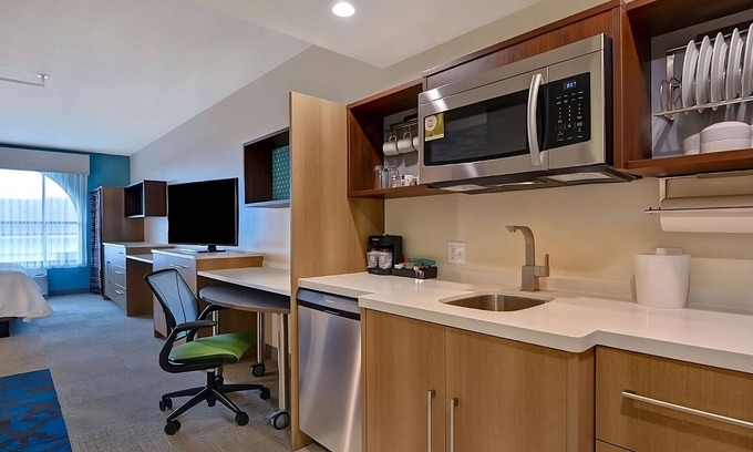 Florida Central Atlantic Coast Hotel | Your Home in Sunshine State! Pet-friendly, Kitchenette, Swimming Pool!