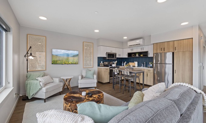East Central Apartment | Your Luxury Retreat Awaits Free parking available