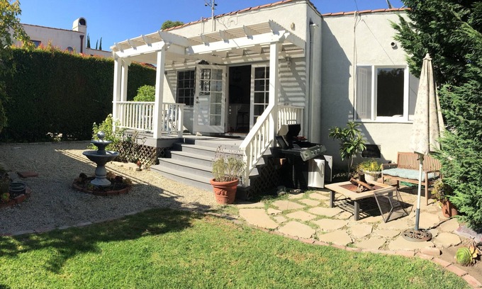 West Los Angeles House | Your own 2/1 HOUSE with large GARDENS and remodeled CHEF’S KITCHEN in West LA