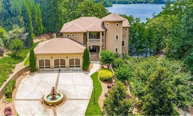 Gainesville Other | Your perfect home away from home with EVERYTHING for which one can ask.