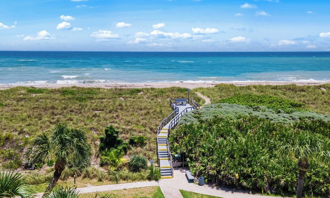 Fort Pierce House | Your Perfect Vacation Townhome Just Steps from the Sand! - Full Amenities