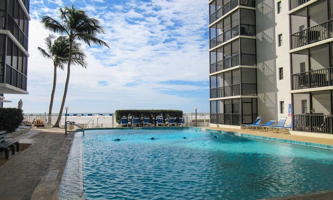 South Island Condo | Your Piece of Paradise! Super 2B/2B Beachfront Condo At Island Winds, Heated Pool, Tennis, WiFi