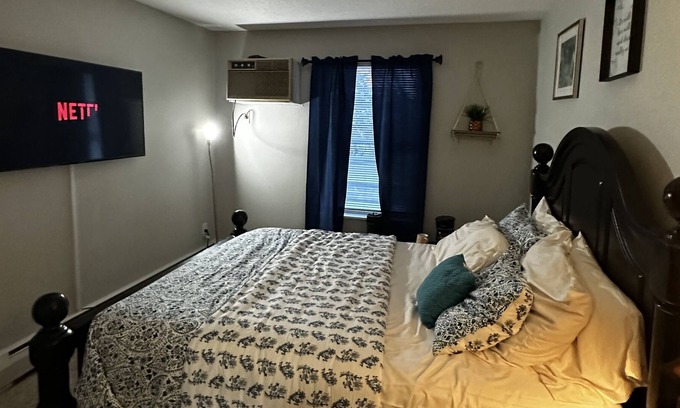 West Bloomington Condo | Your Poolside Getaway: 2BR/2BA Condo w/Games, free parking, gym, & playground