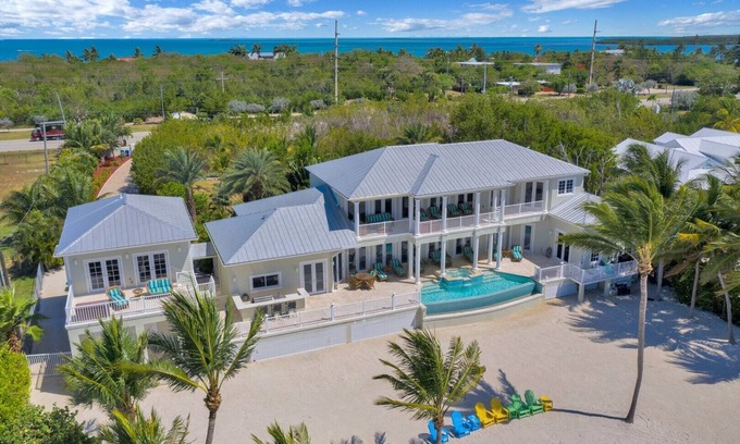 Islamorada House | Your PRIVATE OCEANFRONT ESTATE awaits! Dive into the Infinity Pool & 150' Beach
