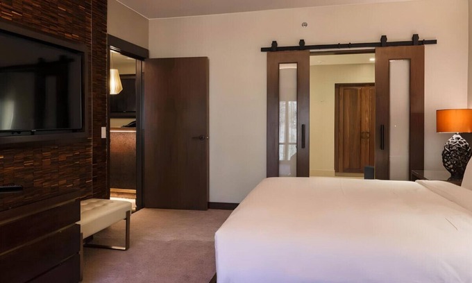 Black Hawk House | Your Spacious Getaway w/ a King Bed! Spa, Bar
