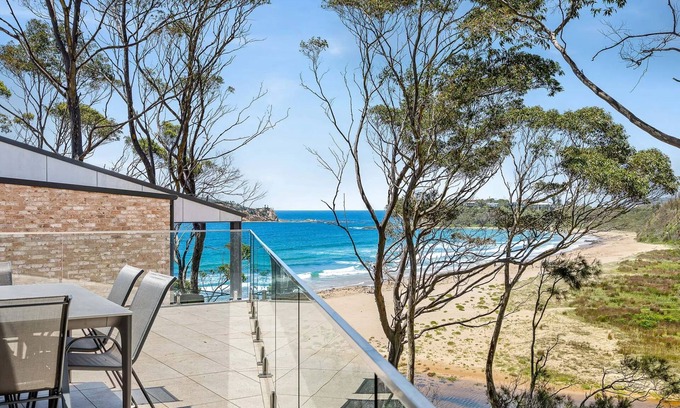Rosedale House | Yowani House | Ocean Views, Steps to Beach & WiFi