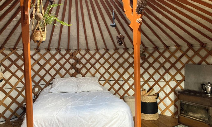 Ramonchamp Cabin | Yurt on the farm