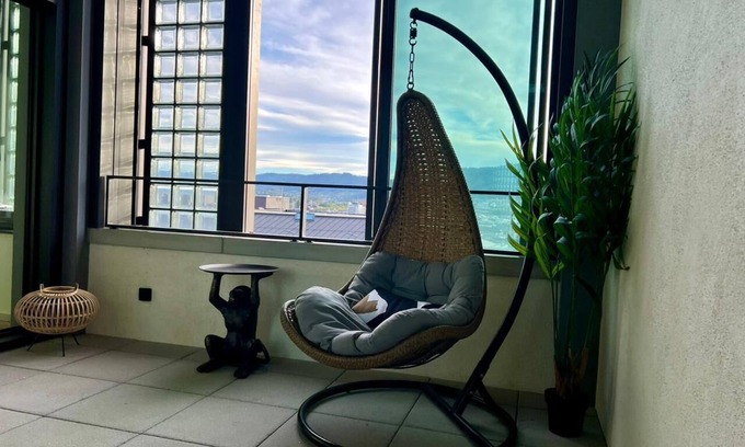 Center Apartment | Zürich Penthouse Paradise: Stunning City Views!