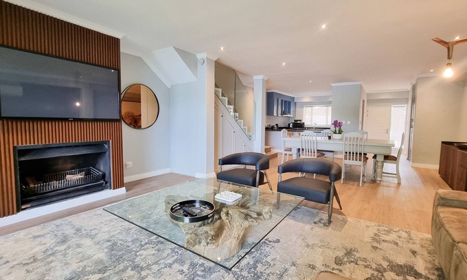 Cape Winelands House | Pearl Valley Golf Lodge - loadshedding free