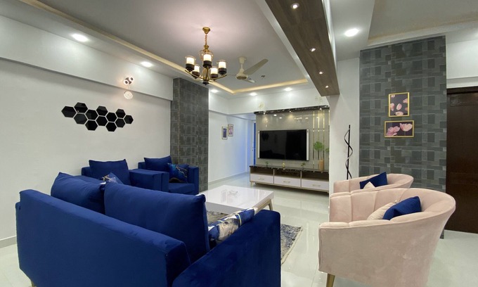 Karachi Apartment | Zaha homes-Suite 3MZ: 2br Family apt with pool