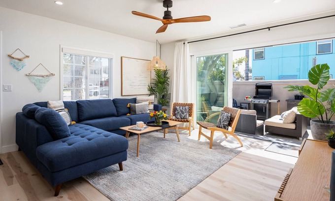 Mission Beach House | Zanzibar Retreat | 2BR Walk to Beach! + Courtyard