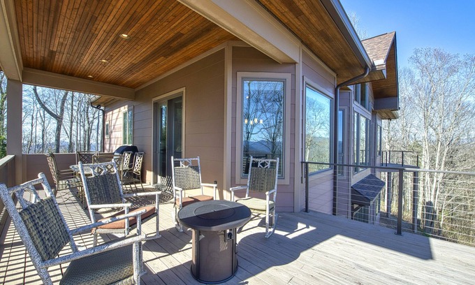 Waynesville House | Zen Den | Peaceful Retreat Near Waynesville | Mountain Views and Fire Pit