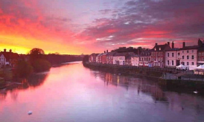 Ribbesford House | Zeppelin House - Riverside 18th Century Townhouse