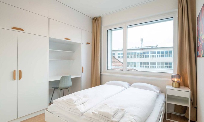 Center Apartment | ZH Red 5 - Letzigrund HITrental Apartment
