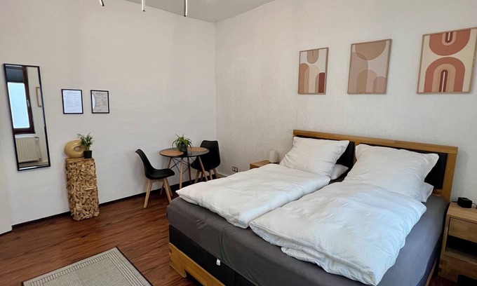 Altstadt - Sankt Lorenz Apartment | Zimmer Direkt in Nürnberg Innenstadt Weißer Turm in Kosmetikstudio