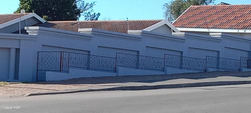 Grahamstown Bed & Breakfast | Zuzani Ikhaya B&B