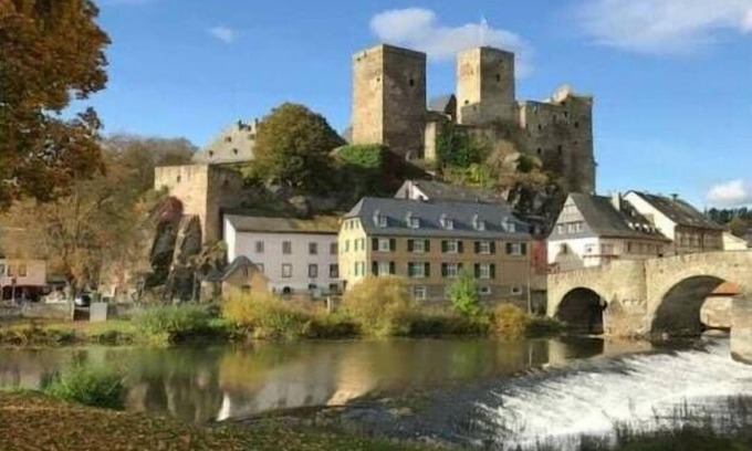 Runkel Boat Rental | Zweiburgenblick Comfortable holiday residence