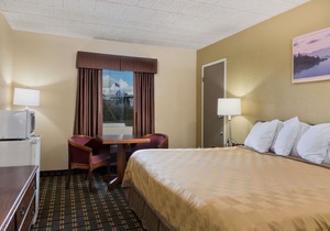 Days Inn by Wyndham Batavia Darien Lake Theme Park