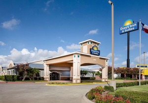 Days Inn & Suites by Wyndham Corpus Christi Central