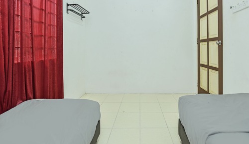 Room, Shared Bathroom