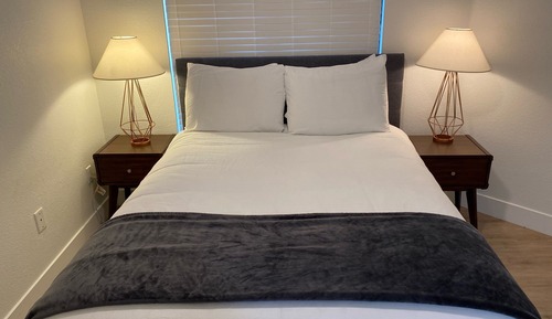 Premium Condo, 1 King Bed, Balcony
