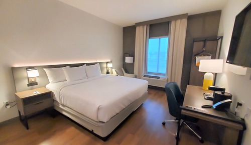 Room, 1 King Bed, Accessible, Non Smoking (Accessible Tub)