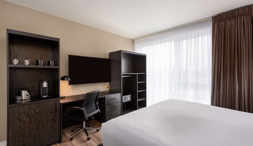 Room, 1 King Bed, Accessible (Hearing)