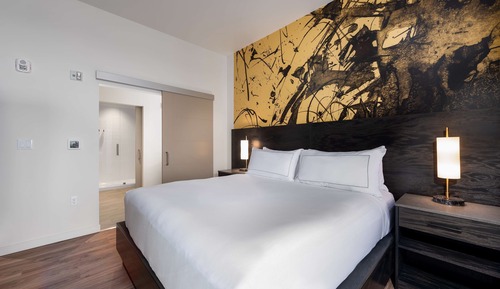 Room, 1 King Bed, Kitchenette (Balcony, Bathtub)