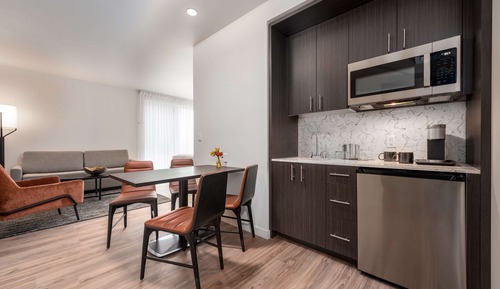 Deluxe 2 Queen w/ Sitting Area