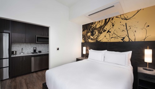 Room, 1 Queen Bed, Balcony, Corner