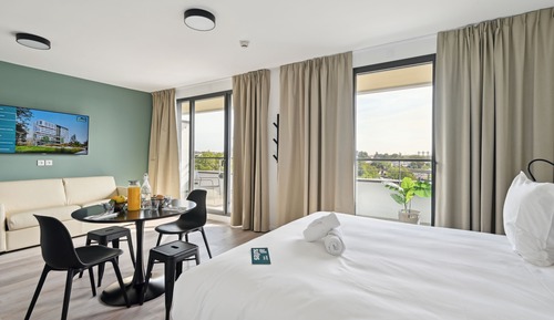 Executive suite, 1 double bed and 1 sofa bed, balcony
