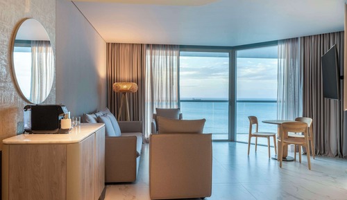 Suite, 1 King Bed, Ocean View