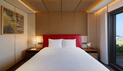 (Main) Green Valley - Deluxe Family Room