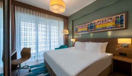 Three Bedroom Apartment with Balcony