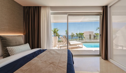 Sea View Apartment with Private Heated Pool- Elite Suite