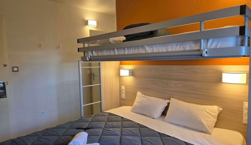 Standard Room, Multiple Beds (Shared bathroom)