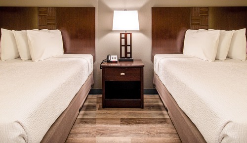 Room, 2 Queen Beds, Non Smoking, Pool View