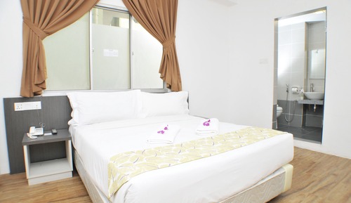 Standard Room, 1 Queen Bed