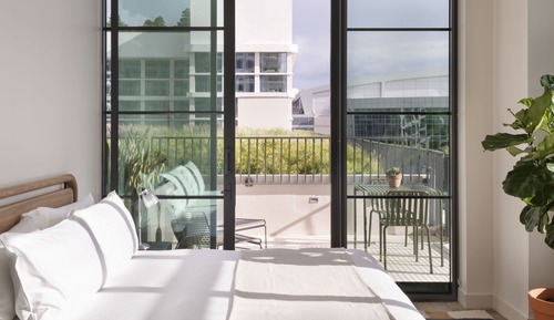 Studio with Shared Living Room and Kitchen (B)