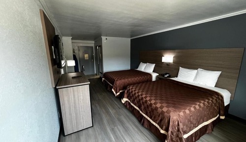 Room, 2 Queen Beds, Accessible, Non Smoking (Tub with Grab Bars)