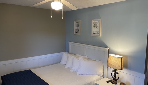 Room, 1 Queen Bed, Lake View (lake front queen room)