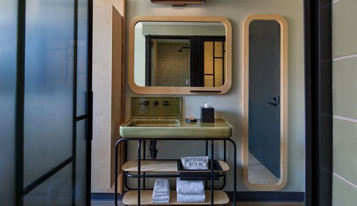 Room, Multiple Beds (Mobility/Hearing Access, Roll-in Shwr)