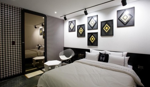 Room (STANDARD(65inch Netflix PUBG PC))