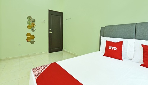 Room, 3 Bedrooms