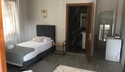 Comfort Room, 2 Twin Beds, Pool View