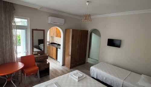 Basic Apartment, Balcony