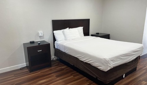 Basic Single Room, 2 Bedrooms, Lanai