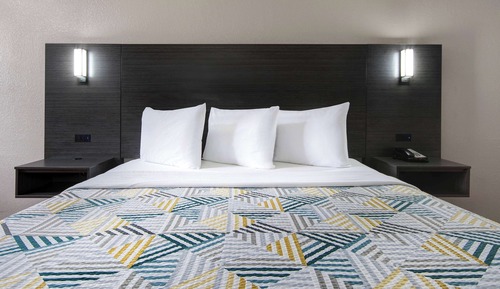 Standard Room, 1 King Bed, Non Smoking