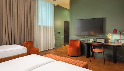 Deluxe Room, 2 Twin Beds, Accessible (Atrium View)